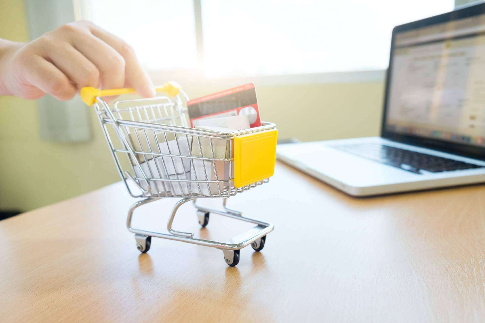 ¿Cuáles son los costes de montar una tienda online?, según comercioplus.com