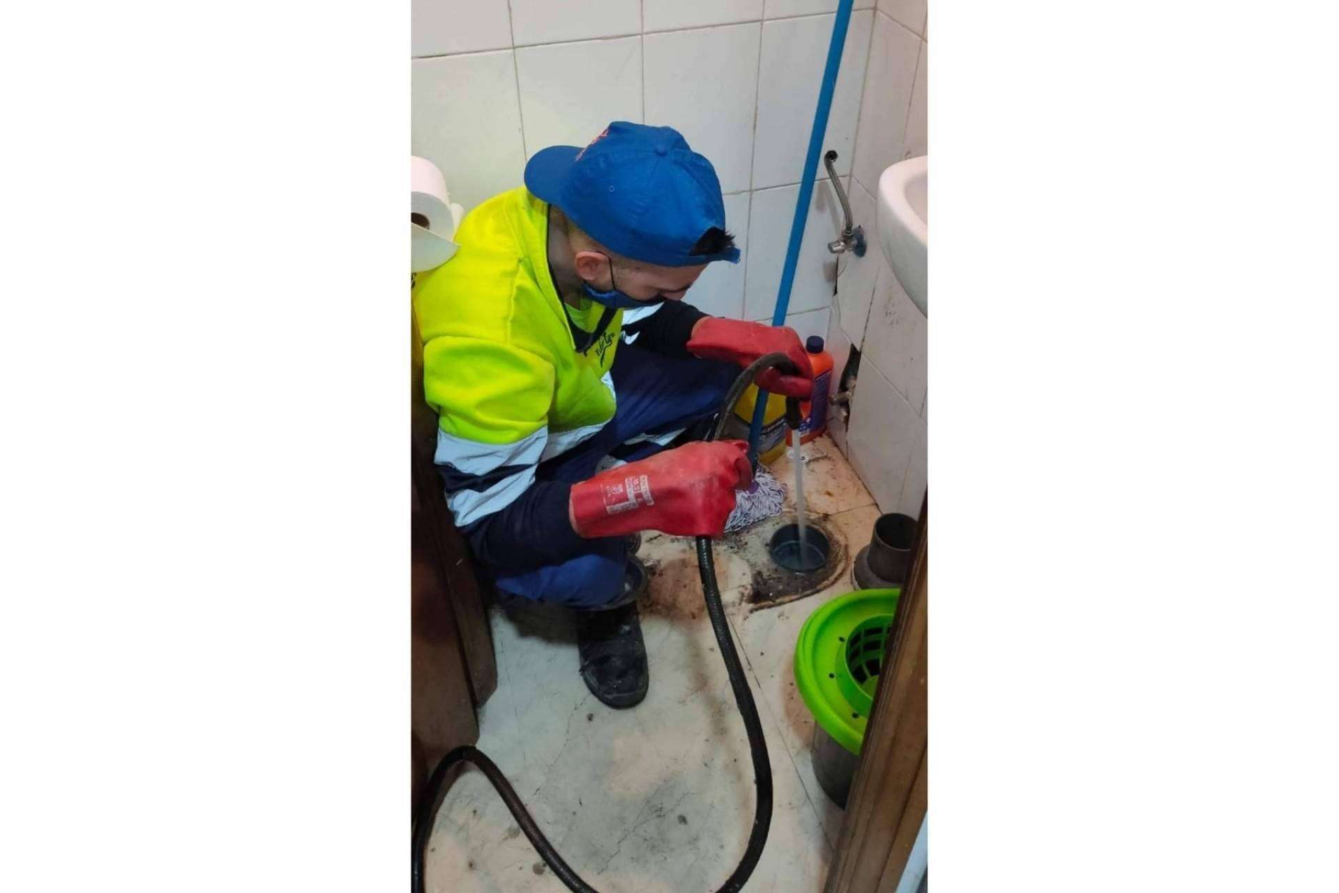 Desatoro tubería, inspección de saneamiento o rehabilitación sin obras, entre los servicios de Rey Tuberías
