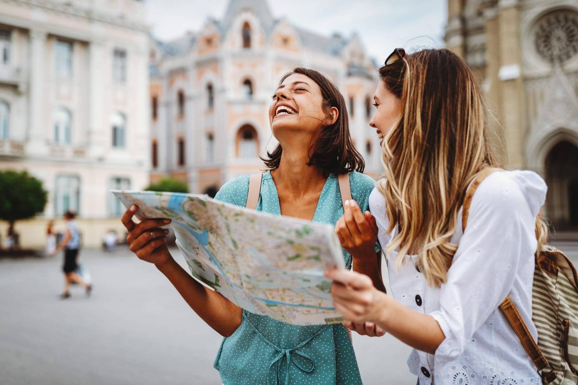 Seguros de viaje internacional ofrecidos por Coverontrip que protegen a los viajeros durante toda su estancia