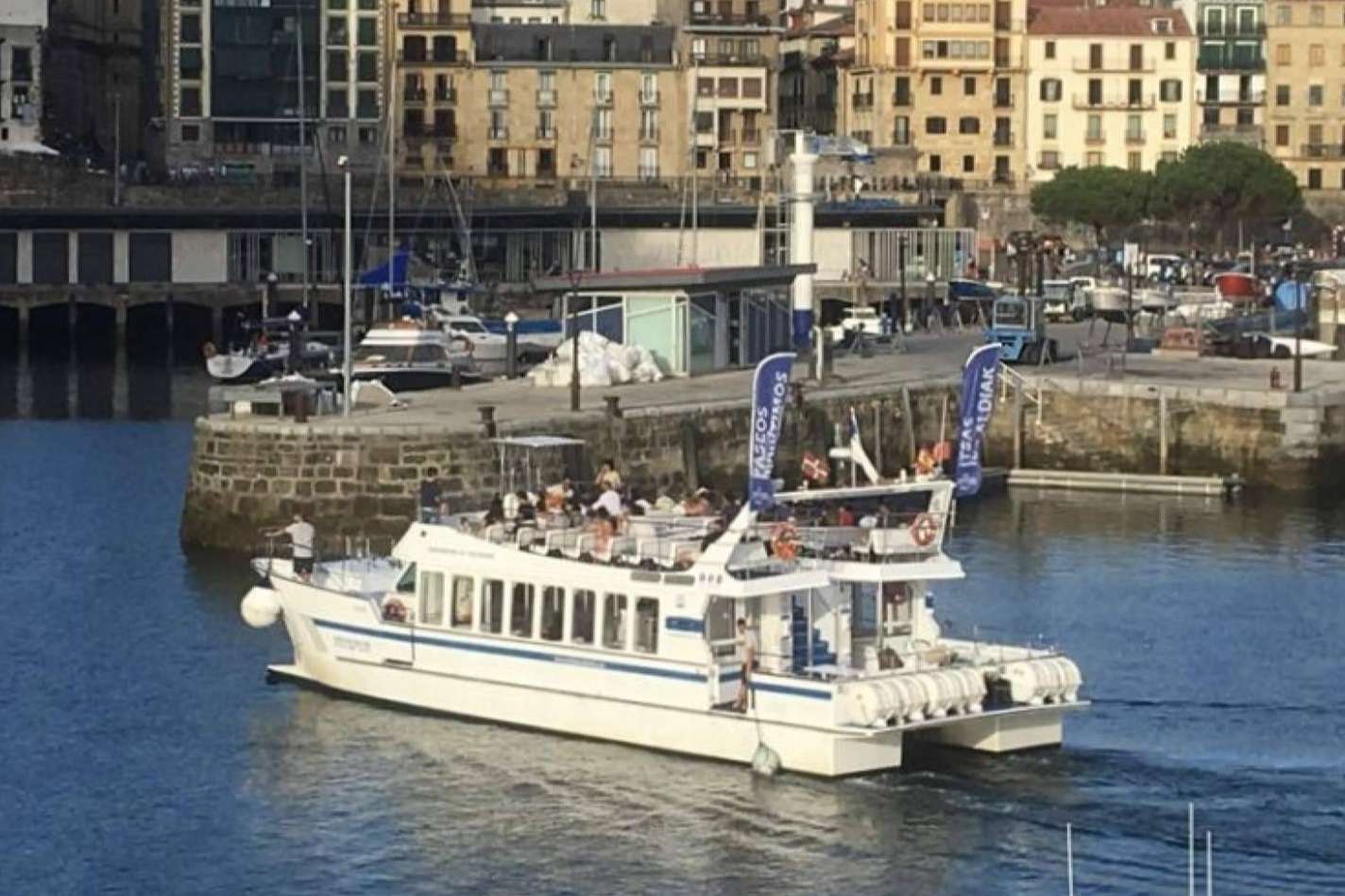 Alquiler en exclusiva para visitar la costa guipuzcoana de la mano de Ciudad San Sebastián