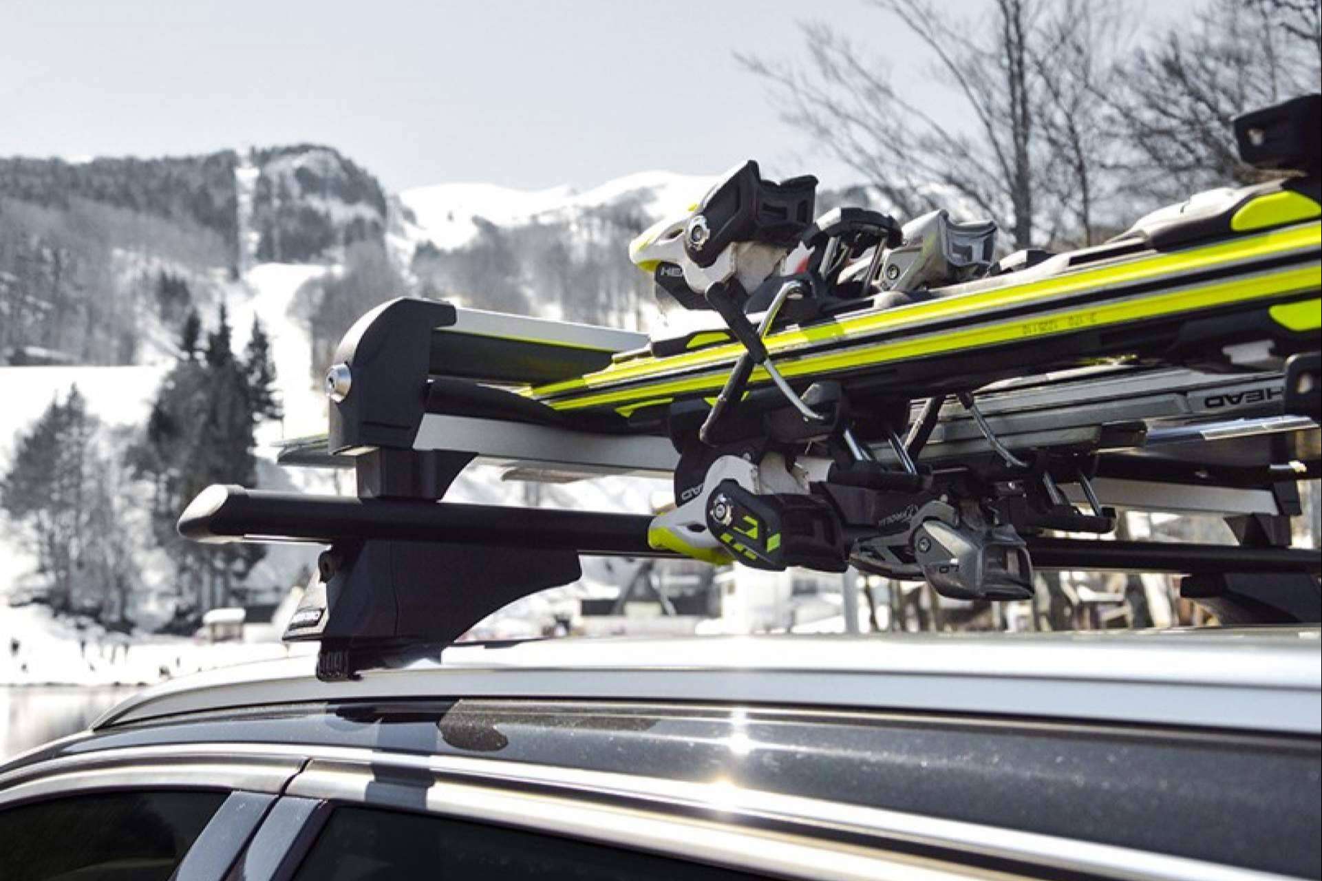 El portaesquís, el equipo que no le puede faltar a ningún aficionado al esquí y snowboard en sus próximas salidas a la nieve