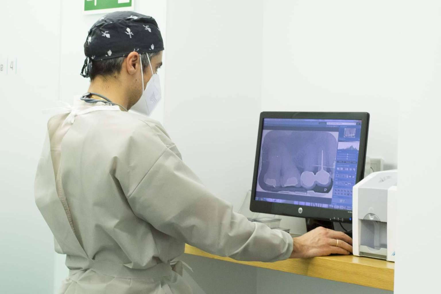 Los implantes dentales permiten recuperar la sonrisa