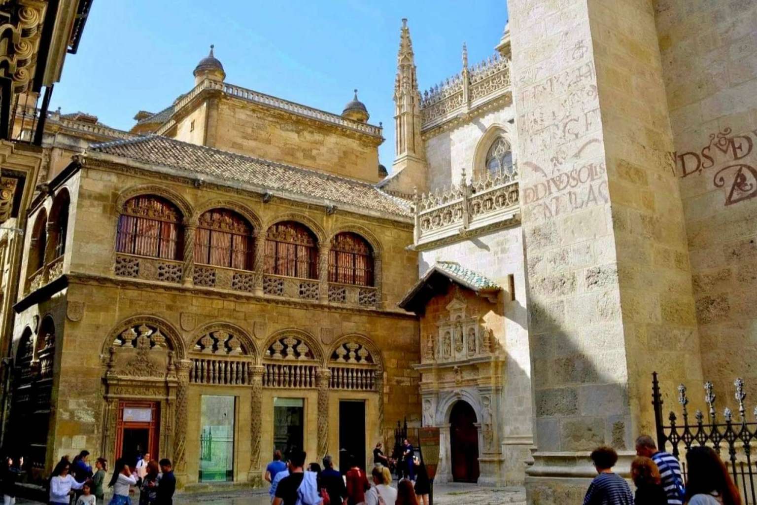 Visitar la ciudad con el free tour de Nazarí Tours Granada