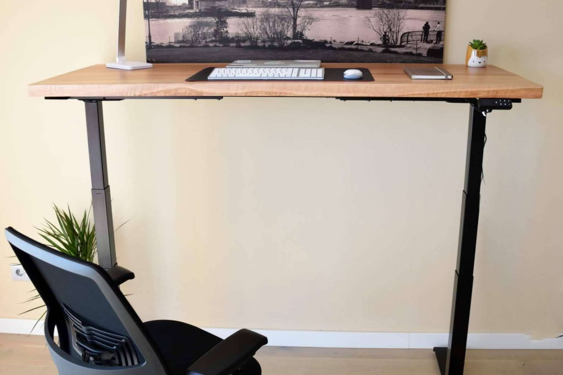 Beneficios de trabajar con escritorios ergonómicos elevables, por ErgoNatureWood