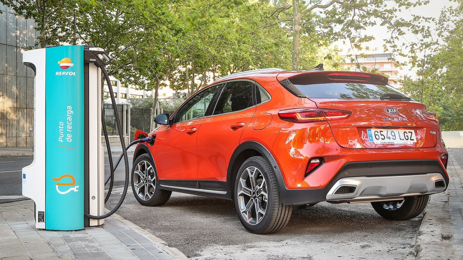 Los dos mejores coches híbridos enchufables baratos según la OCU