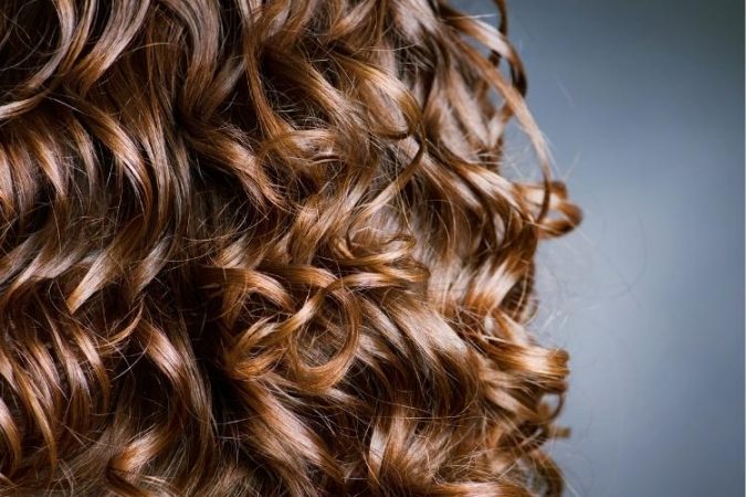 ¿Cómo hace este champú para gestionarse con el pelo esponjado?