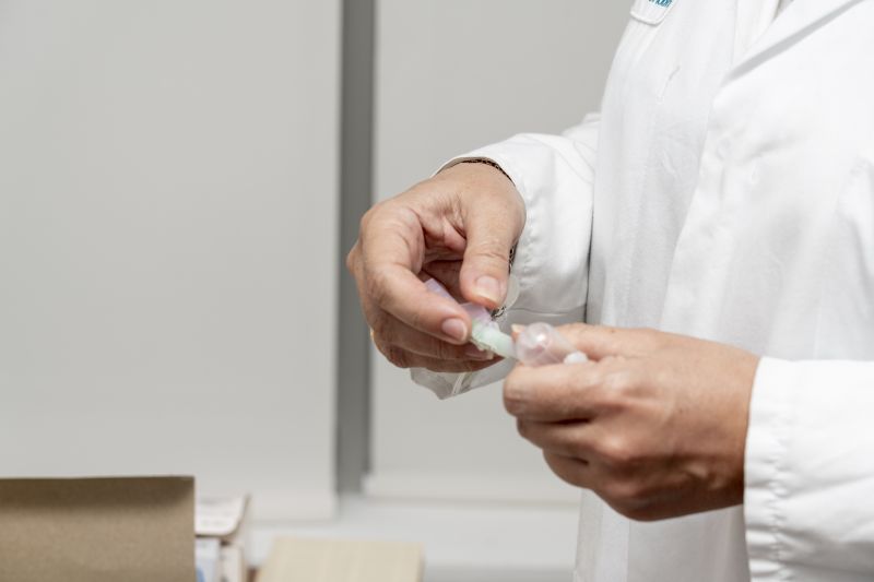 Pfizer duplica sus ganancias por su vacuna covid-19, con la que ingresa casi diez veces más que el resto de fabricantes