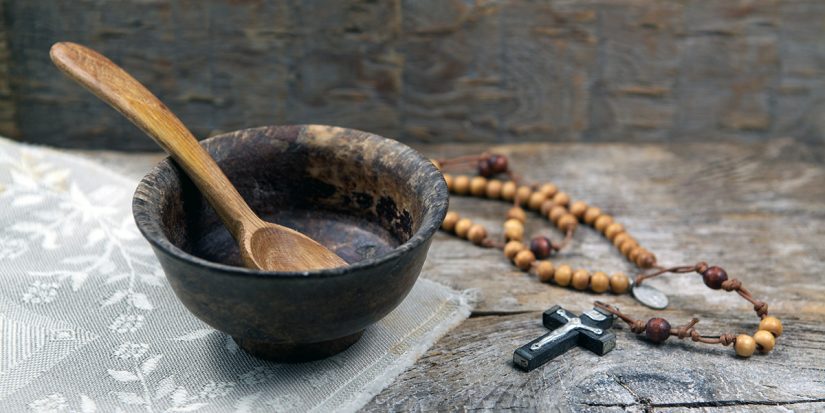 Miércoles de Ceniza: ¿Cuándo es y por qué se celebra? 6 Merca2.es web3 bowl lent rosary fast shutterstock 253753747 Merca2.es