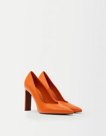 Zapato de tacón con escote en V