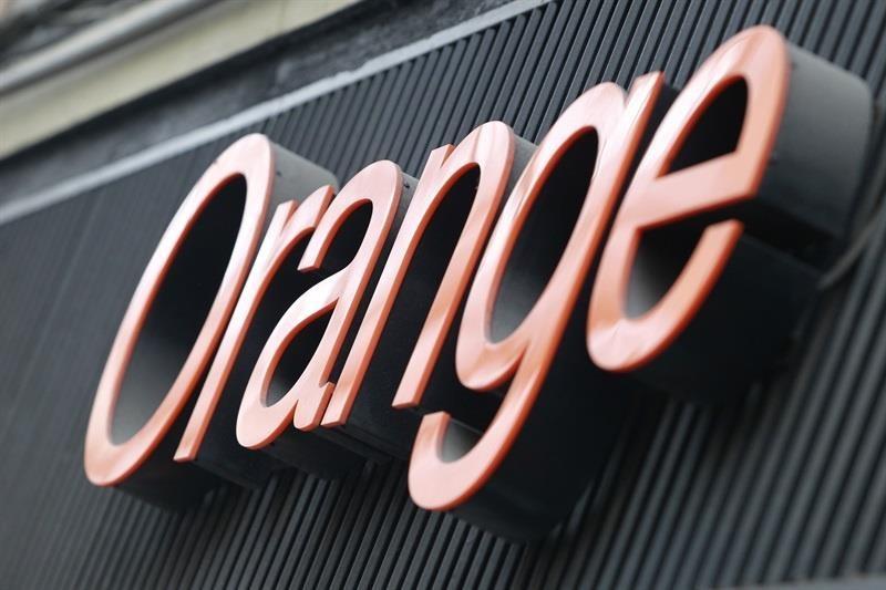 Orange sube casi un 2% tras anunciar negociaciones exclusivas con MásMóvil y arrastra a Telefónica