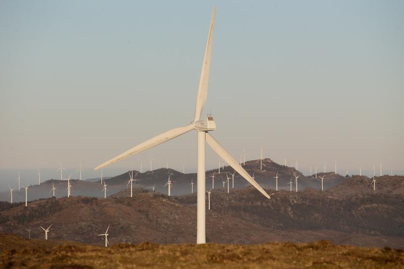 Enel y Santander se alían para suministrar y financiar la transición energética sostenible de sus clientes