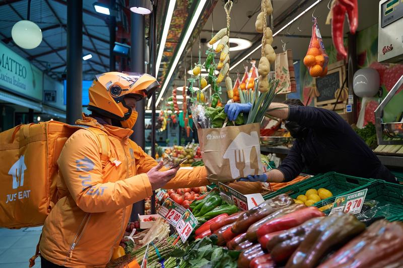 Just Eat entra en el segmento de la alimentación de la mano de Gorillas