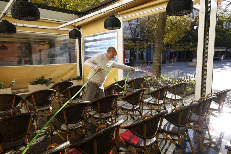 Los salarios de convenio suben un 2,2% hasta febrero, más de cinco puntos por debajo del IPC