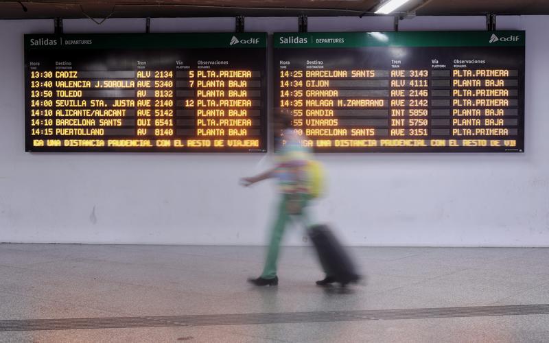 Los usuarios de avión y del AVE se multiplican por más de dos en enero