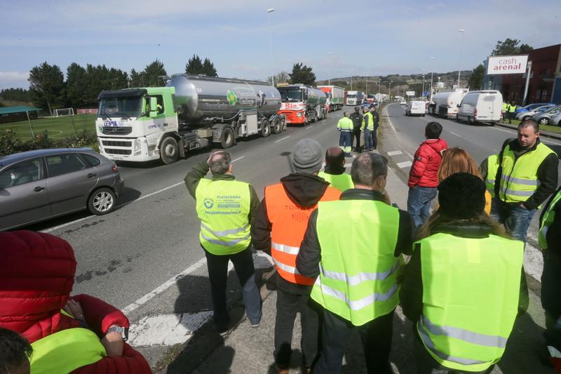 Patronal y sindicatos califican de «anecdótico» el seguimiento del paro minoritario de transportistas