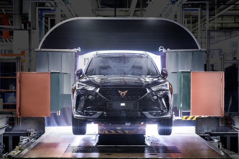 Seat recorta un 31,2% sus pérdidas anuales, gracias a la demanda de eléctricos