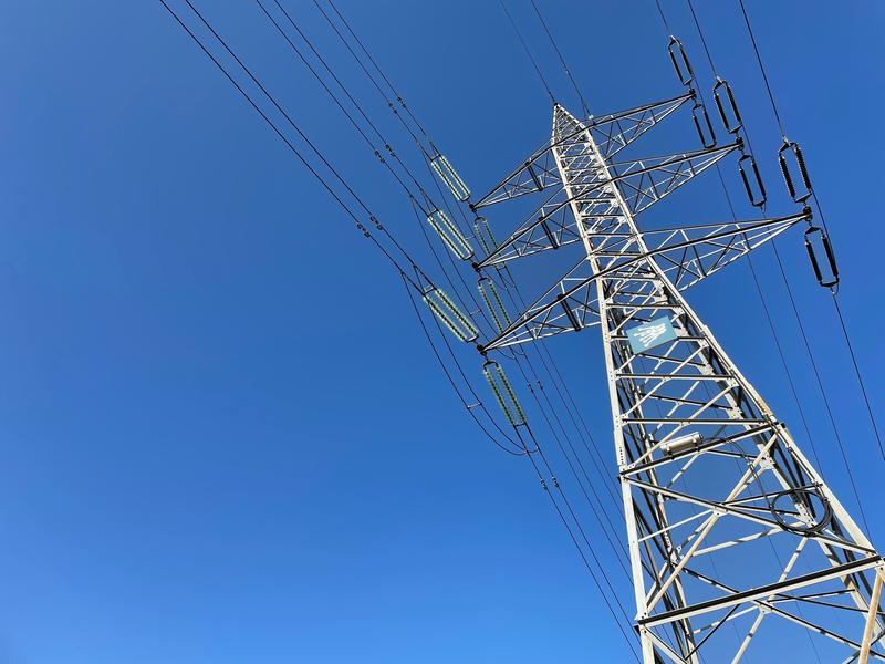 Las comercializadoras eléctricas plantean limitar temporalmente el mercado de la luz