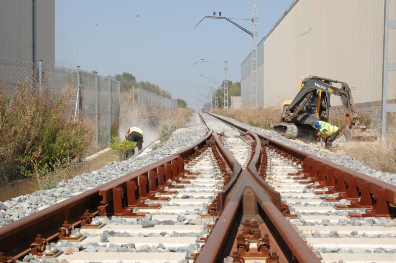 Adif adjudica el suministro de pasos a nivel elastoméricos por valor de 1,2 millones de euros a Tecnivial