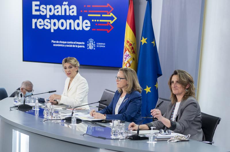 Calviño dice que el objetivo es negociar con Bruselas «el precio más bajo posible» para el gas