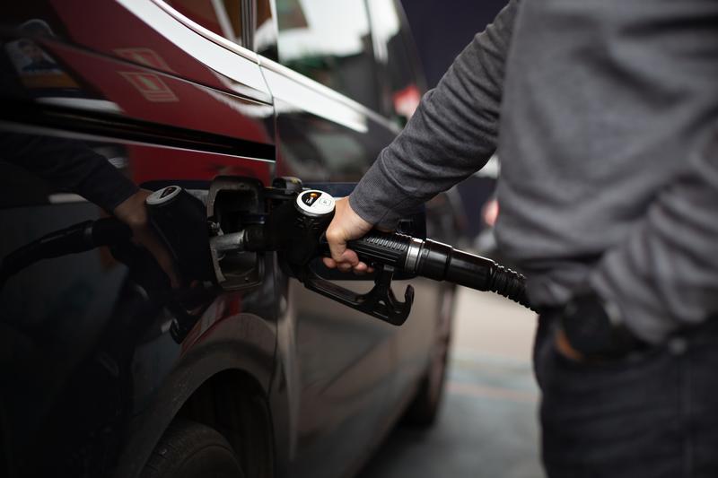 El precio del diésel marca un récord histórico y supera por primera vez a la gasolina