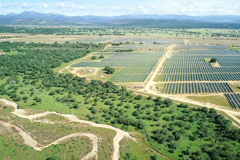 Repsol vende a TRIG el 49% del proyecto fotovoltaico Valdesolar (Badajoz) por 117 M€