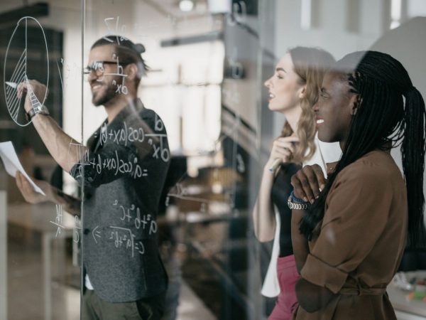 GettyImages 1124420555 negocios trabajo en equipo Merca2.es