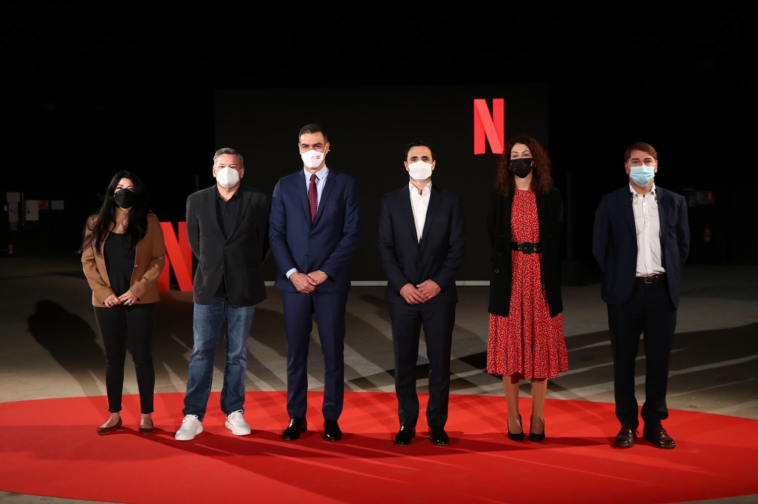 Sánchez se abraza a Netflix para sortear los escollos de la Ley Audiovisual