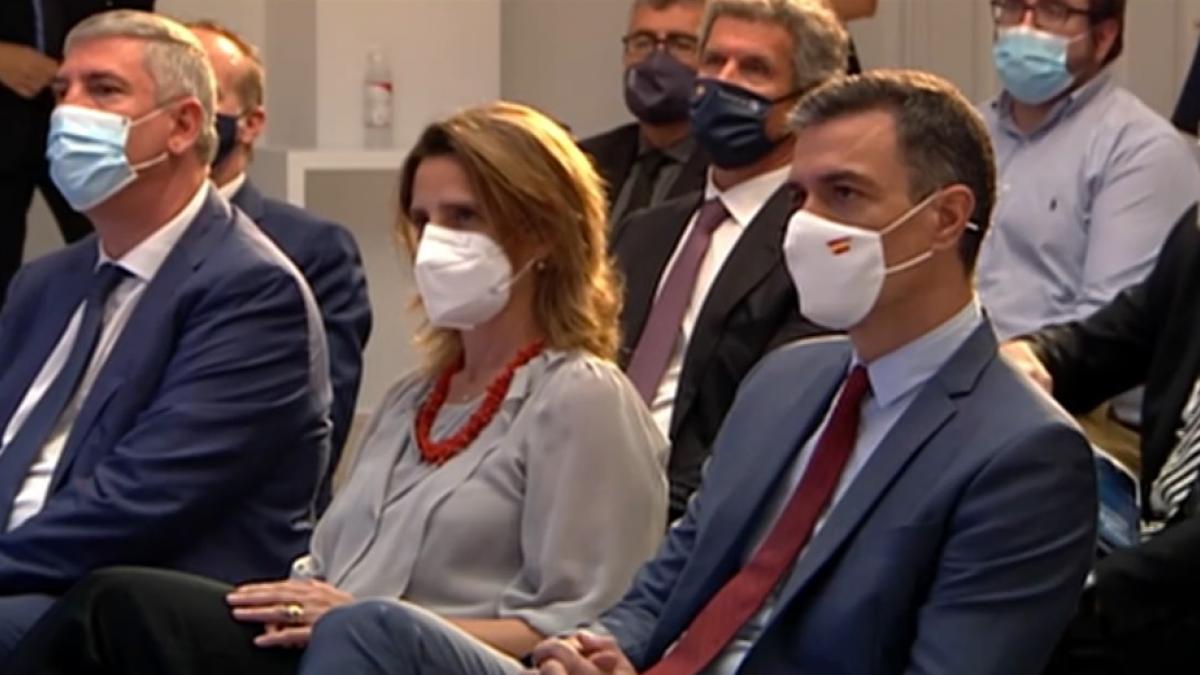 Sánchez sentencia a Ribera y le quita competencias en política energética