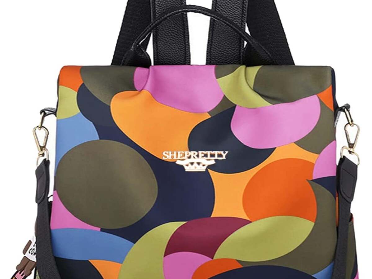 La mochila Oxford antirrobo impermeable que alegrará tus looks en días lluviosos y cuesta solo 24 euros en Amazon