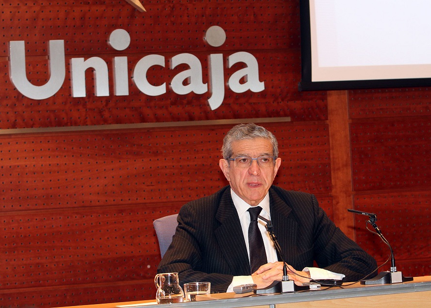 Braulio Medel retiene a los fondos en Unicaja Banco