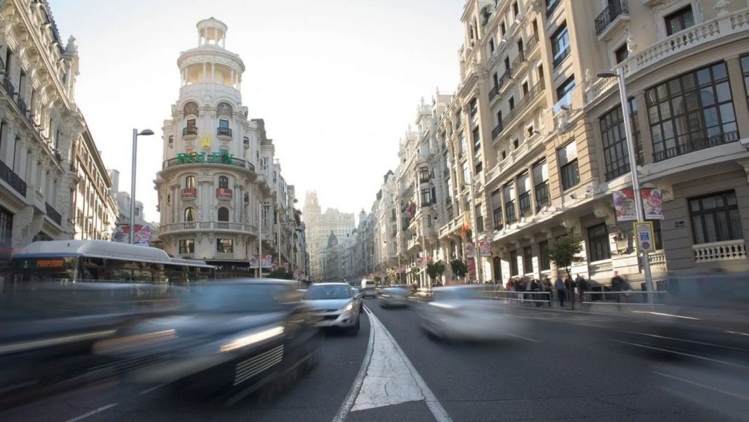 Coches sin etiqueta ciudades restricciones DGT