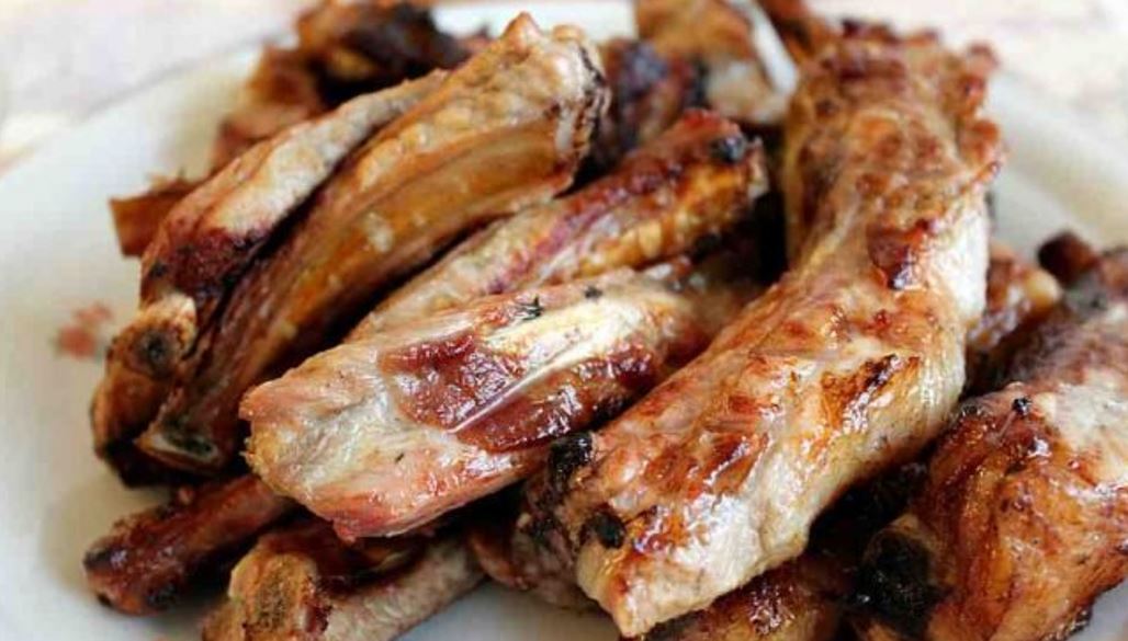Cómo hacer unas costillas al ajillo de estrella Michelin en el horno
