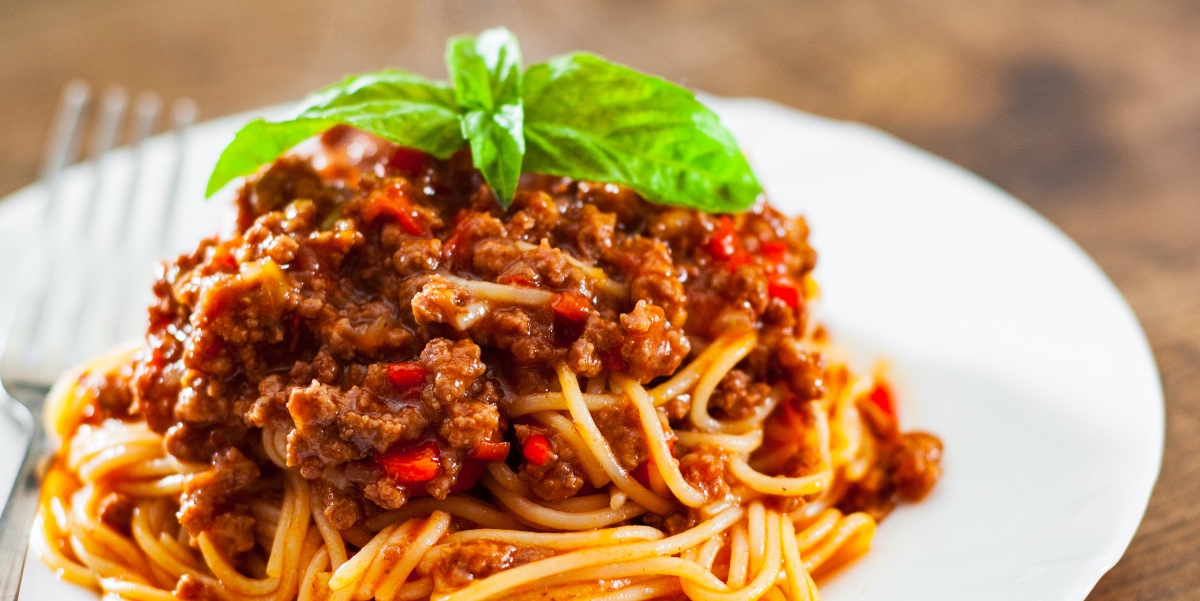 Espaguetis a la boloñesa: la receta que le da mil vueltas a la carbonara