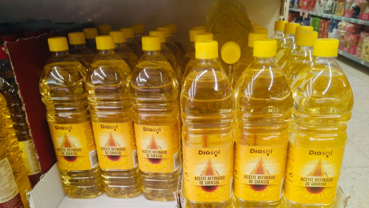 Facua denuncia a Dia y Mercadona por limitar la compra de aceite de girasol