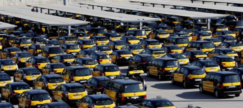 El taxi de Barcelona se moviliza por las aplicaciones como Bolt