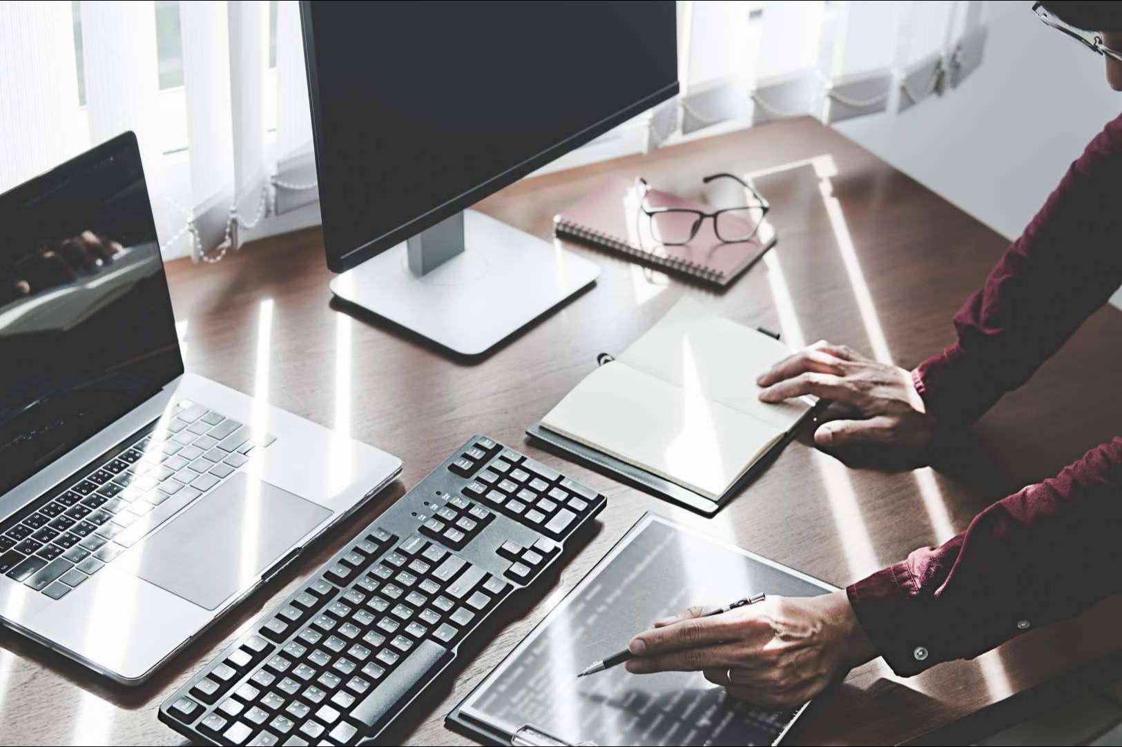 Los despachos de abogados pueden mejorar su posicionamiento ante la competencia mediante páginas web