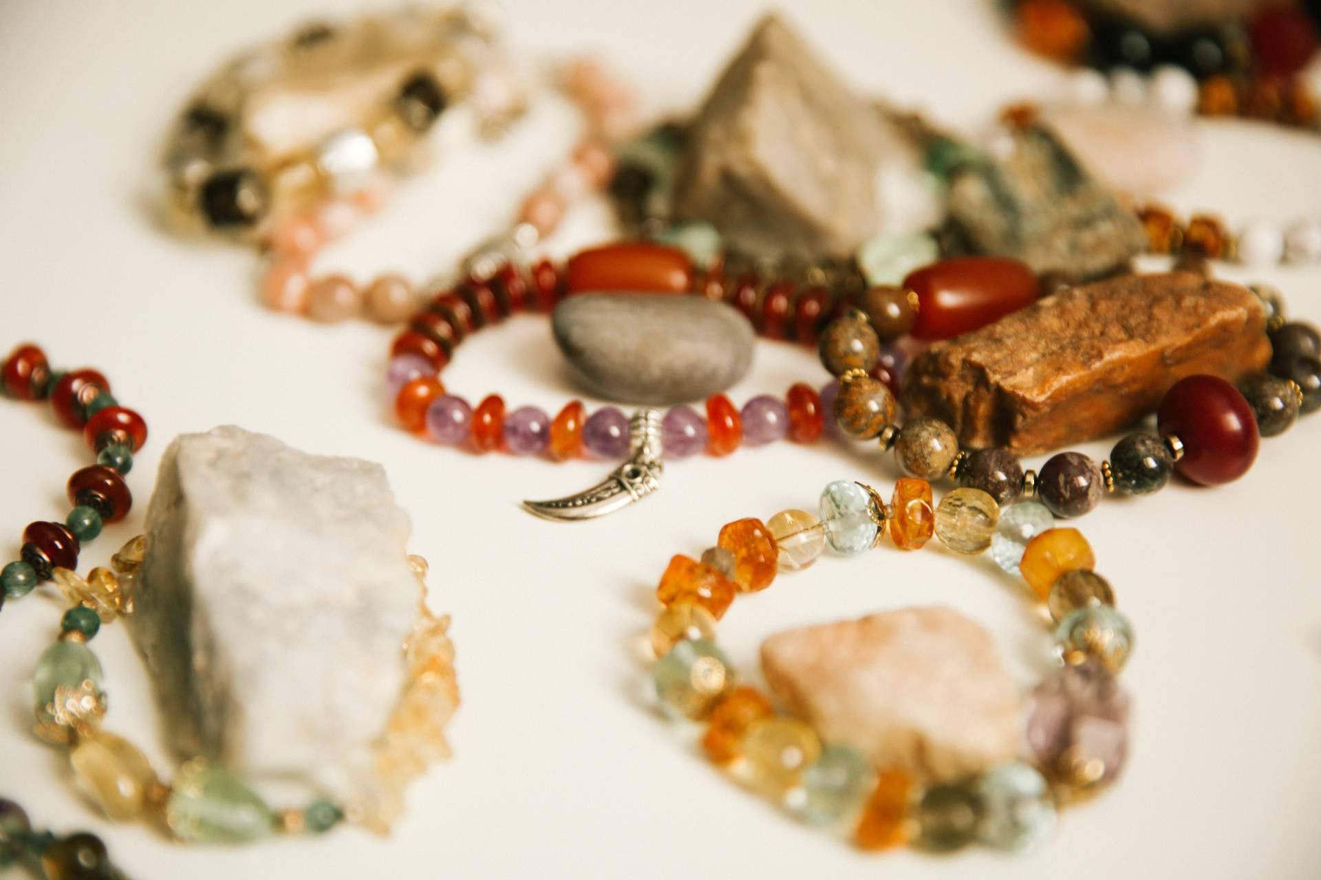 Las pulseras de piedras energéticas que ofrece Tierra de Gemas