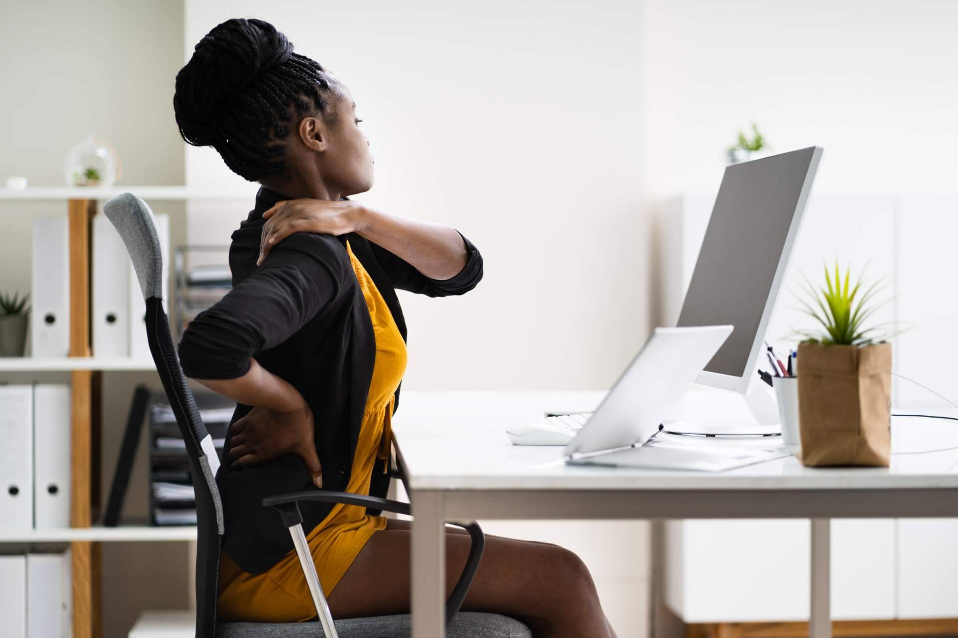 Razones por las que es importante trabajar en una silla ergonómica, por 6mejores.top