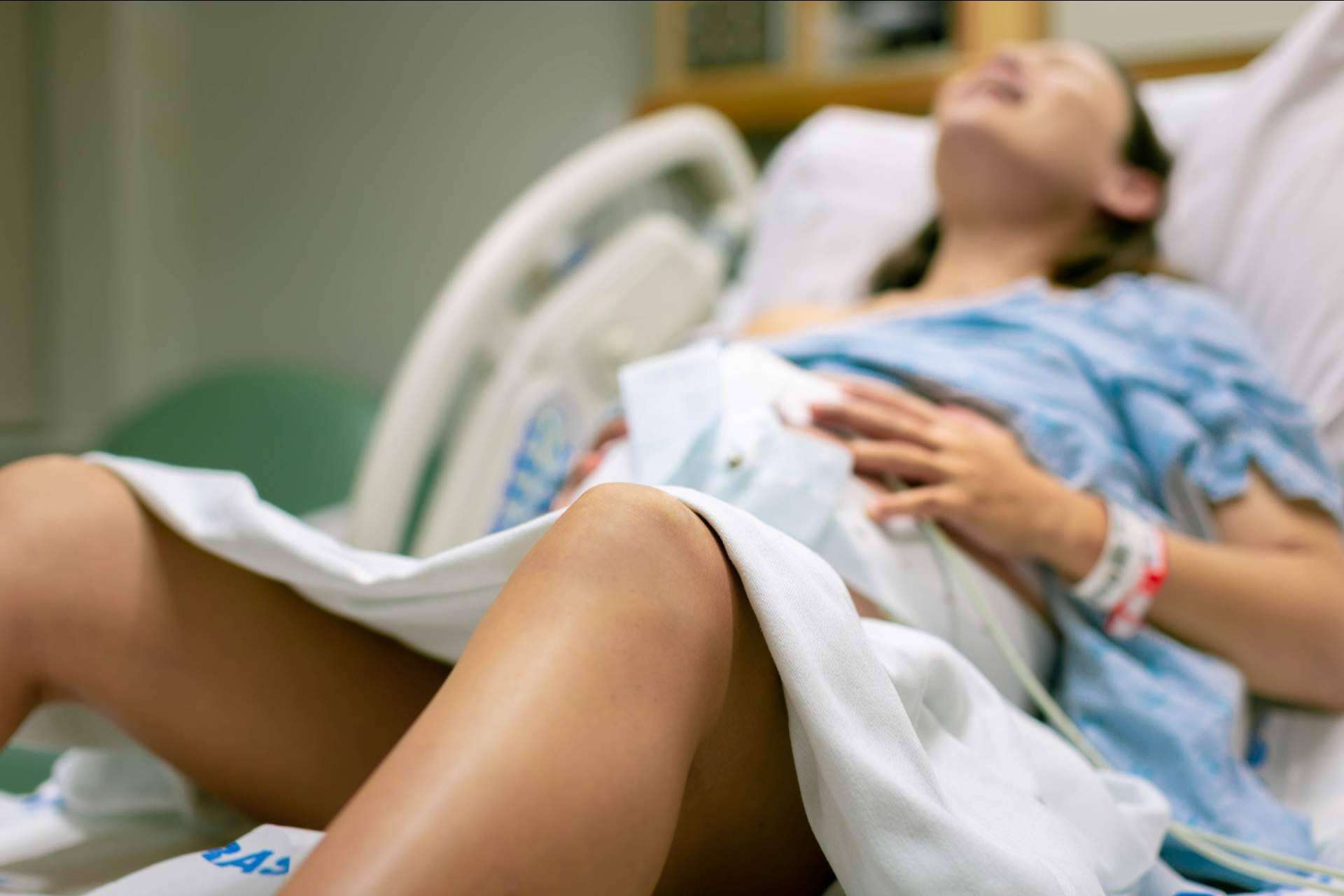 El servicio de Eme Abokatuak, abogadas que asisten y acompañan a las víctimas de violencia obstétrica y negligencias médicas
