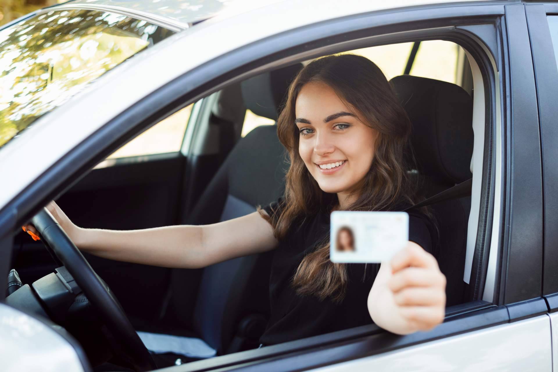 Las consecuencias de no llevar el carnet de conducir o usarlo caducado