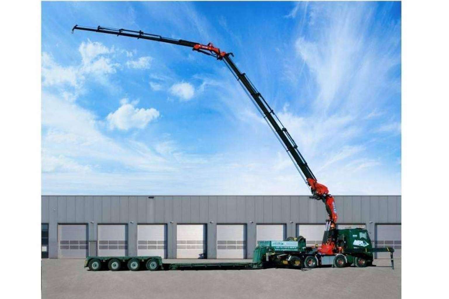 Transportes Ángel Velasco y Especializados Anri presentan la nueva tractora grúa