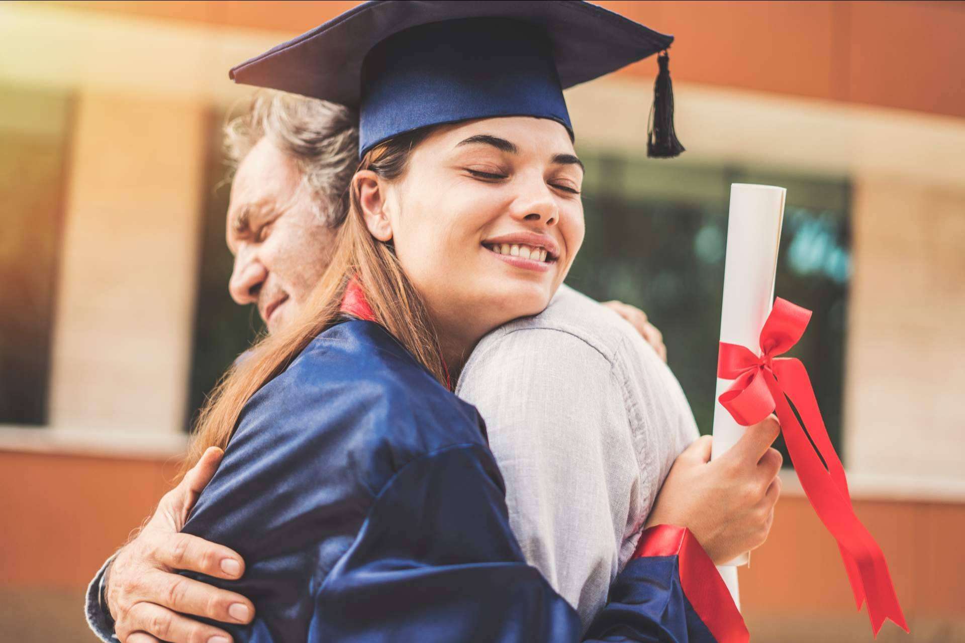 ¿Cómo conseguir ahorrar el suficiente dinero para el futuro de los hijos?