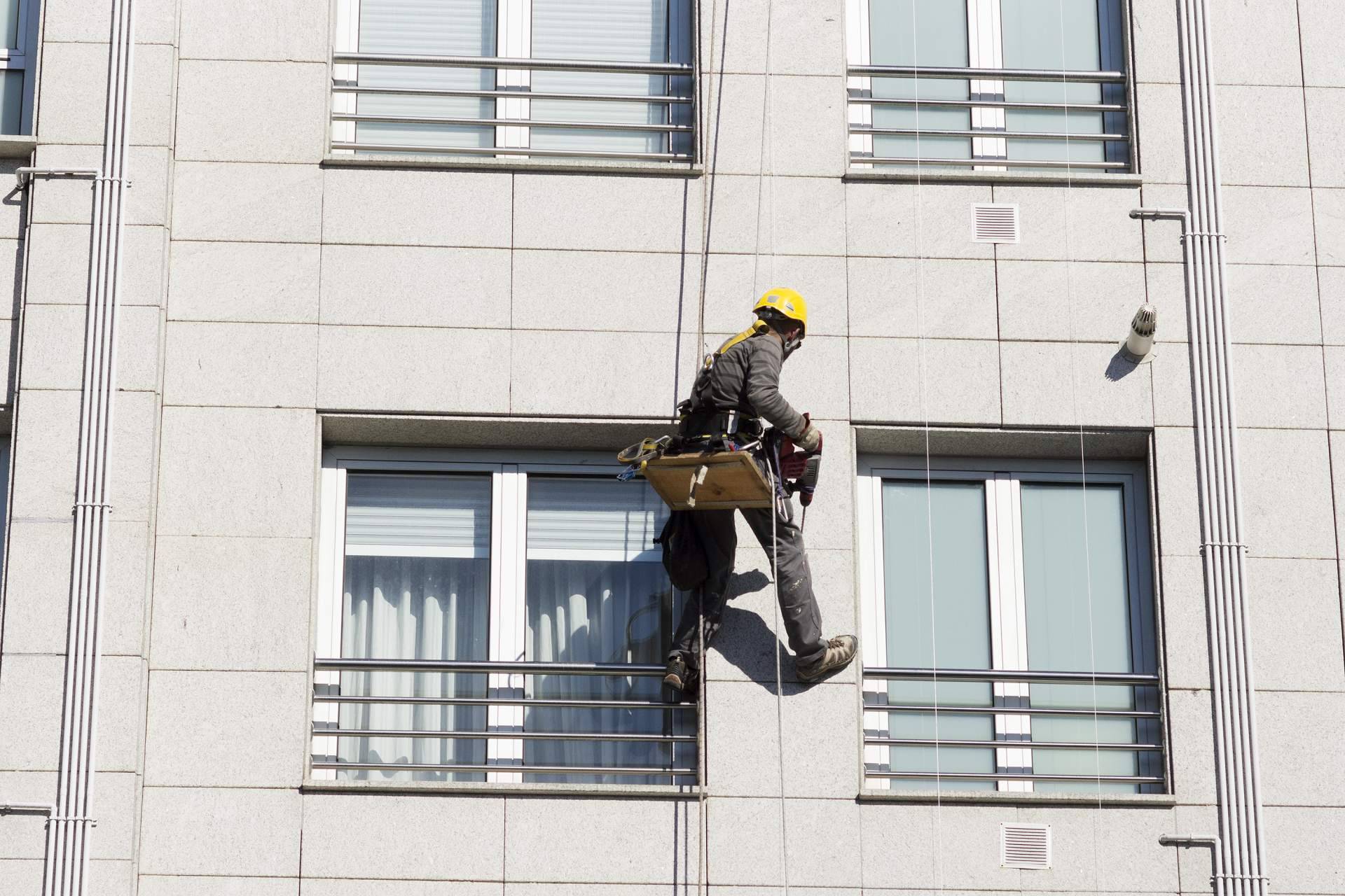 ¿Cuáles son las diferencias entre los trabajos verticales y de altura?, por Vertical, Tratamientos y Aplicaciones