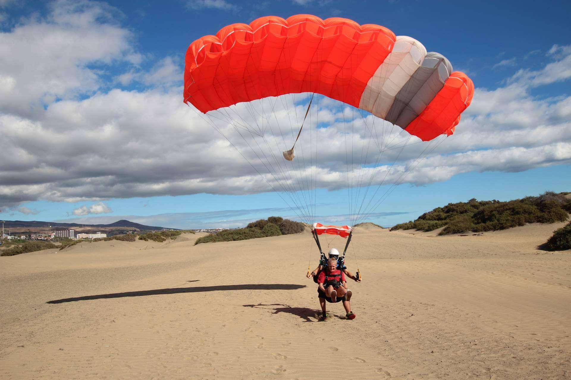 Paracaidismo tándem en Gran Canaria de la mano de iJump, un regalo original que cambia la vida