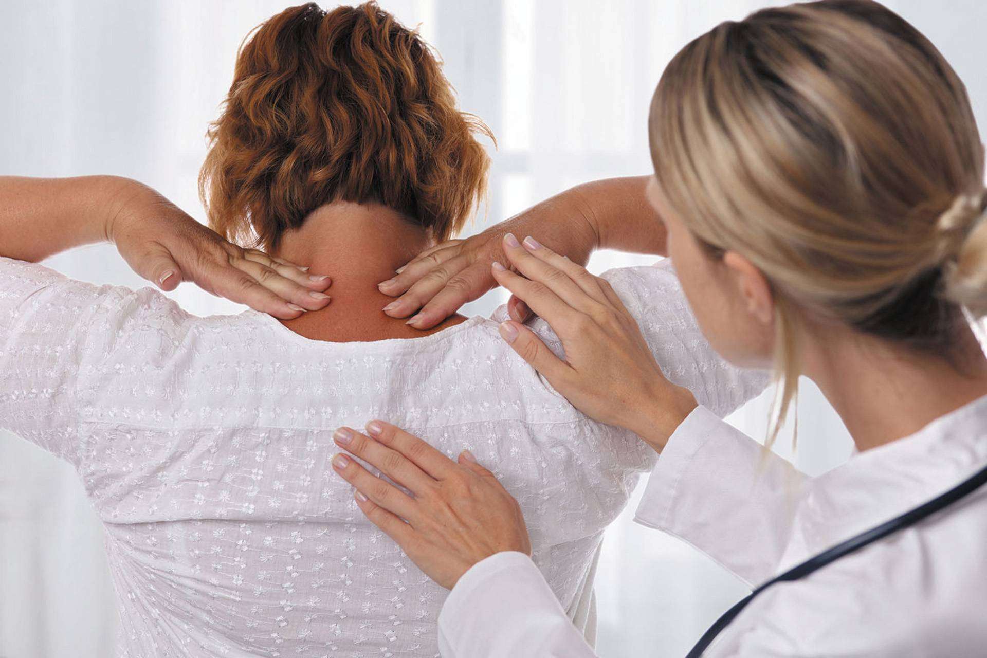 FisioClinics Madrid sobre la importancia de tratar las dolencias físicas desde la raíz