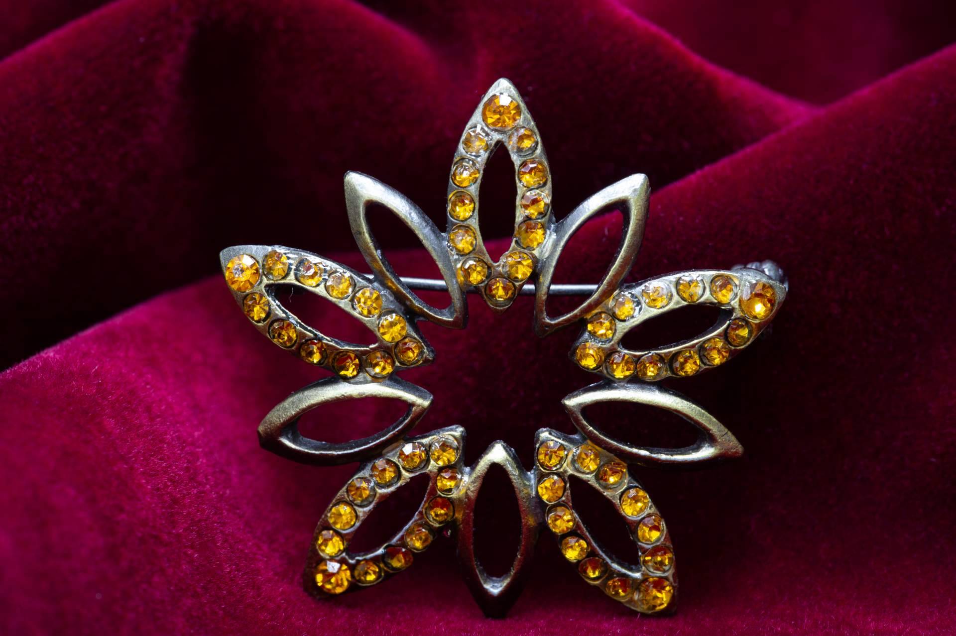 Broche de lujo que se convierte en una auténtica joya de la mano de Aldabón Luxury