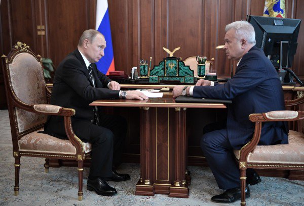Putin junto al presidente de Lukoil, Alekperov