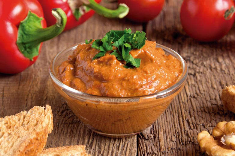 Cómo hacer una salsa romesco para acompañar cualquier plato