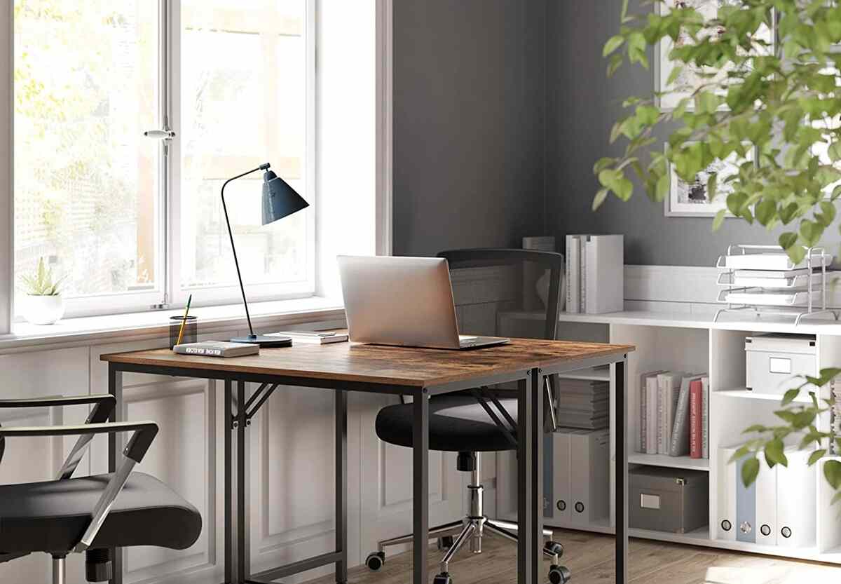 El escritorio de estilo industrial de Amazon que no tiene nada que envidiarle a IKEA