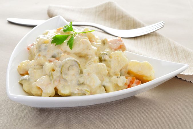 ensaladilla de aguacate con gambas Merca2.es